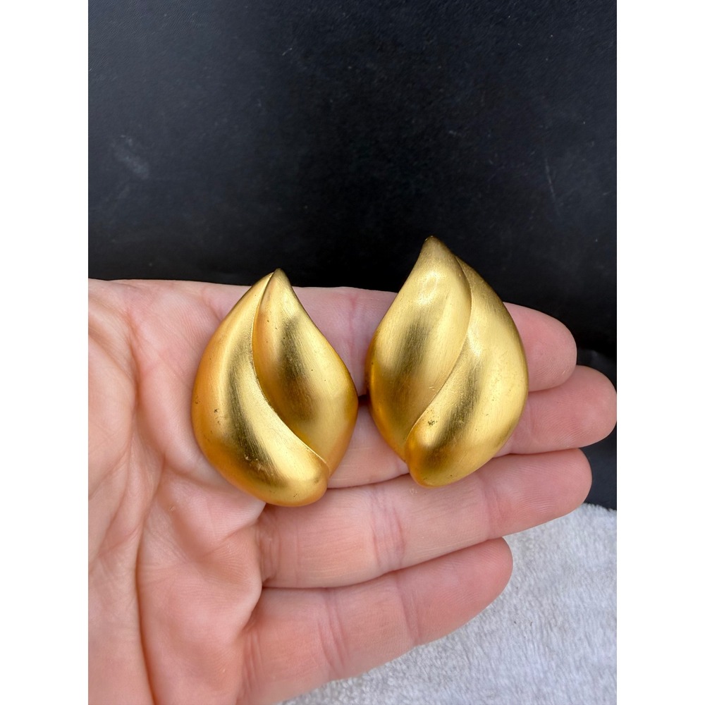 Vintage Anne Klein Earrings Gold Tone Matte Sculptural‎ Leaf Clip On